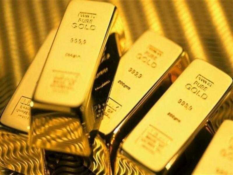 أوقية الذهب تفقد 33 دولارًا وسط ترقب مصير أزمة المصارف