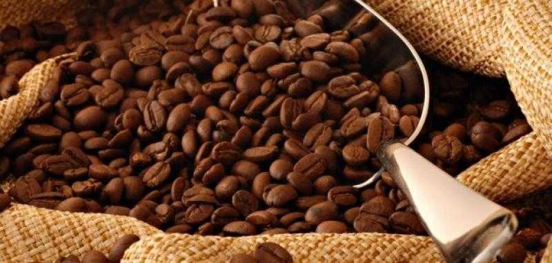 انحدار عقود القهوة الآجلة وسط توقعات زيادة الإنتاج