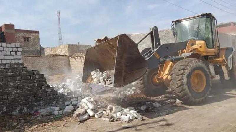 إيقاف أعمال بناء مخالف وتعد على أراضي زراعية في الإسكندرية
