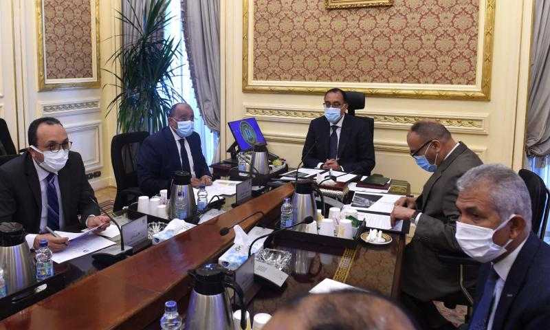 «مدبولي» يتابع موقف تقنين أوضاع اليد على أراضي الدولة