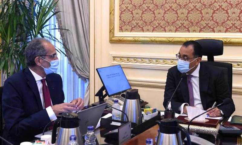 مدبولي يتابع مع وزير الاتصالات كيفية تحسين الخدمات المقدمة للمواطنين