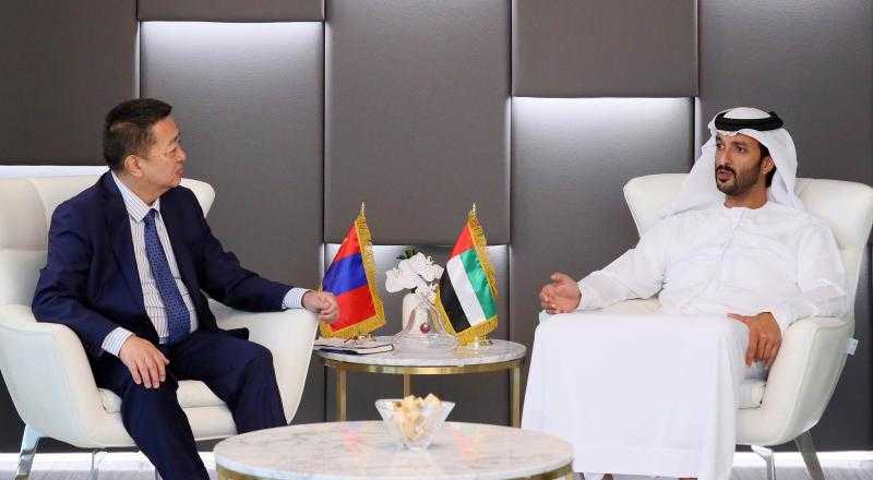 وزير الاقتصاد الإماراتي يبحث تعزيز التعاون الاقتصادي مع منغوليا