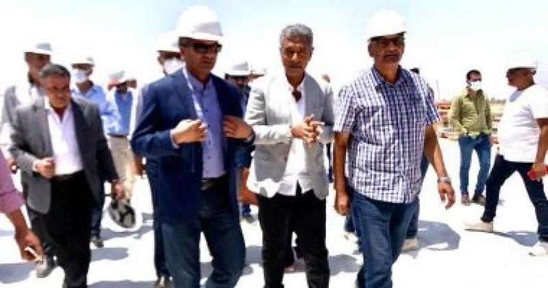 نائب وزير الإسكان يتفقد مشروعات المرافق بمدينة 6 أكتوبر