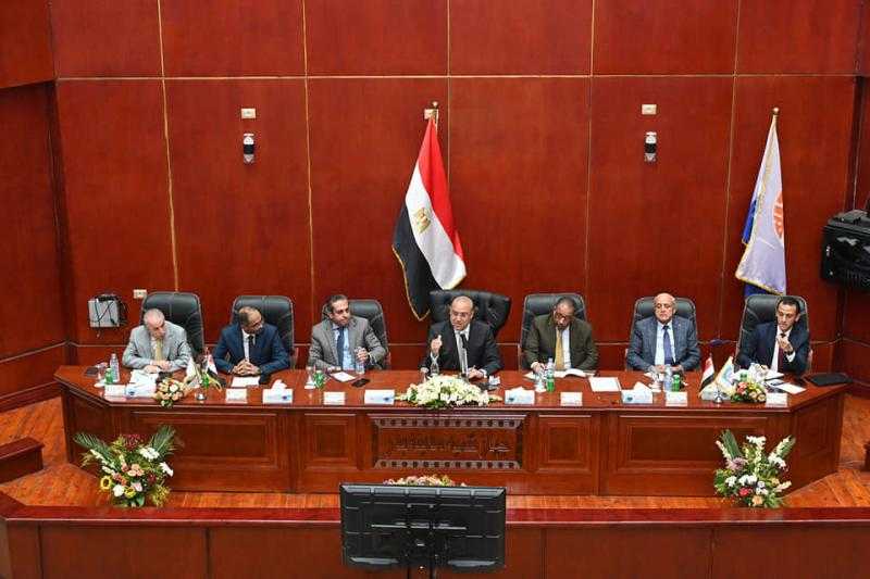 وزير الإسكان يصدر حزمة تكليفات خلال لقائه برؤساء أجهزة المدن الجديدة