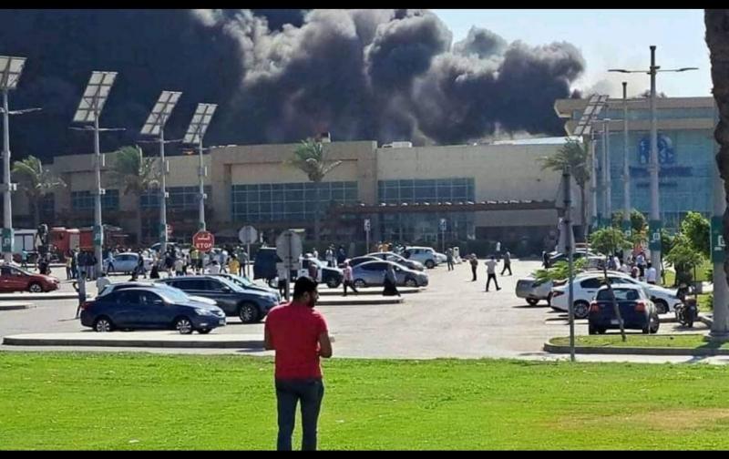 ننشر الصور الأولى لـ حريق كارفور الإسكندرية