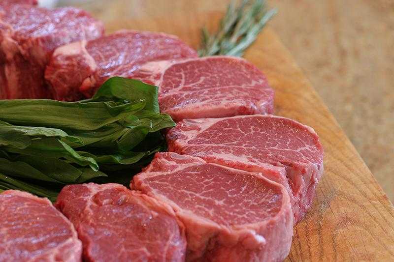 البرازيل تحذر من خسائر بمليار دولار إذا فرضت واشنطن رسومًا على واردات لحوم الأبقار