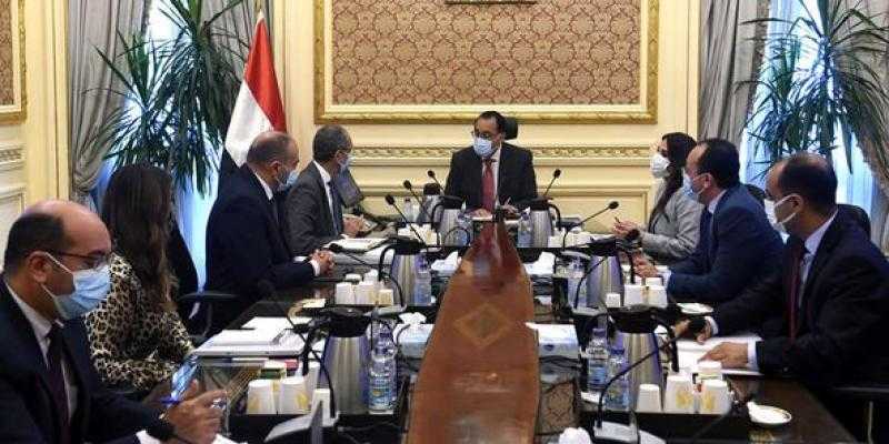 وزير الاتصالات يفجر مفاجأة بشأن خدمات الإنترنت في القرى - صور