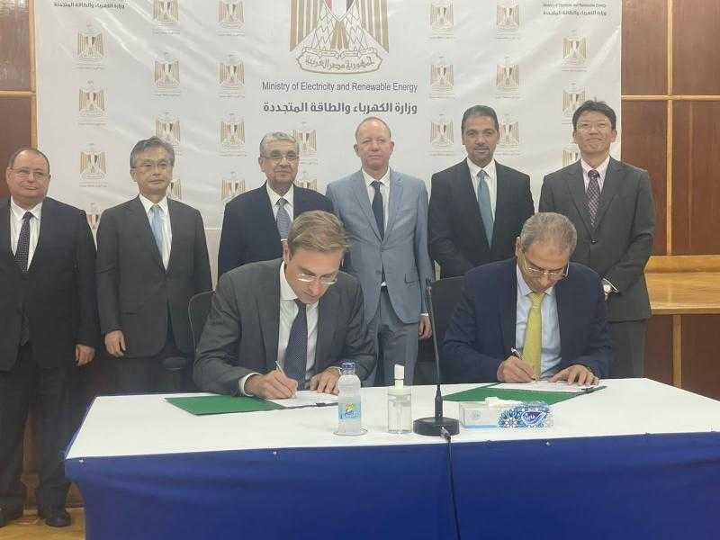 وزير الكهرباء يشهد توقيع عقد بين شركتي الإسكندرية وسيمنس الألمانية