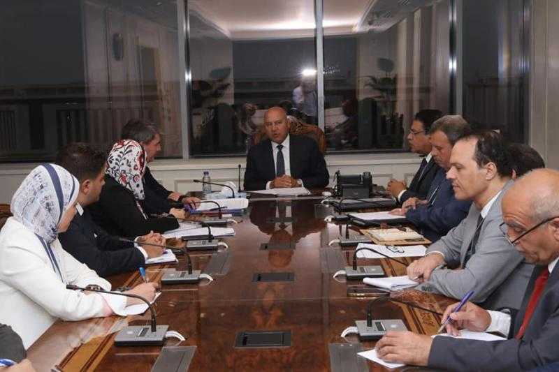 وزير النقل يبحث مع البنك الأوروبي للاستثمار تمويل عدد من المشروعات.. صور