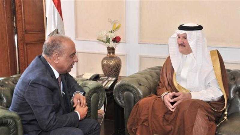 مباحثات مكثفة بين وزير قطاع الأعمال والسفير السعودي لتعزيز التعاون المشترك