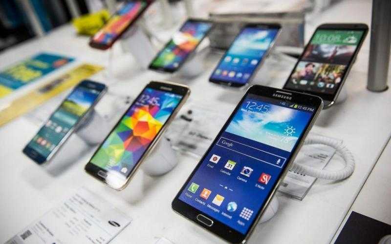سامسونج: استمرار انخفاض النمو في سوق الهواتف الذكية خلال 2023