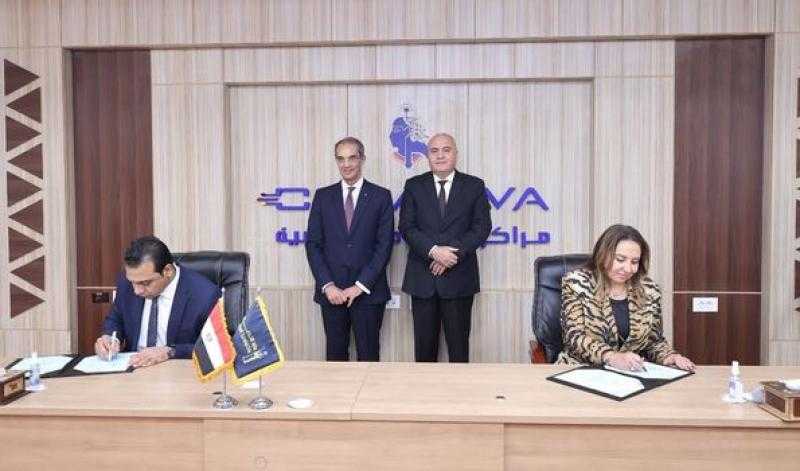 وزير الاتصالات: 12 مليار جنيه استثمارات لمد كابلات الألياف الضوئية في 1700 قرية