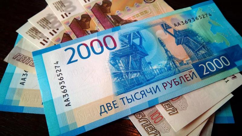 انتعاش سعر الروبل الروسي اليوم الخميس مقابل اليورو والدولار