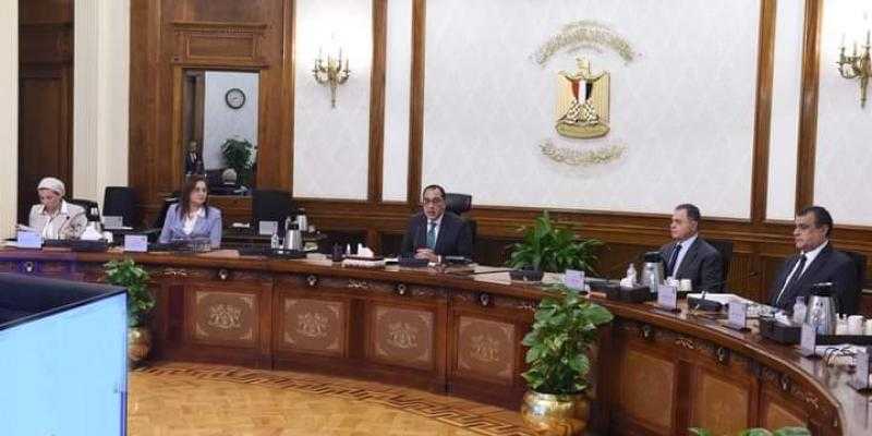 تفاصيل اجتماع رئيس الوزراء باللجنة العليا لصناعة السيارات