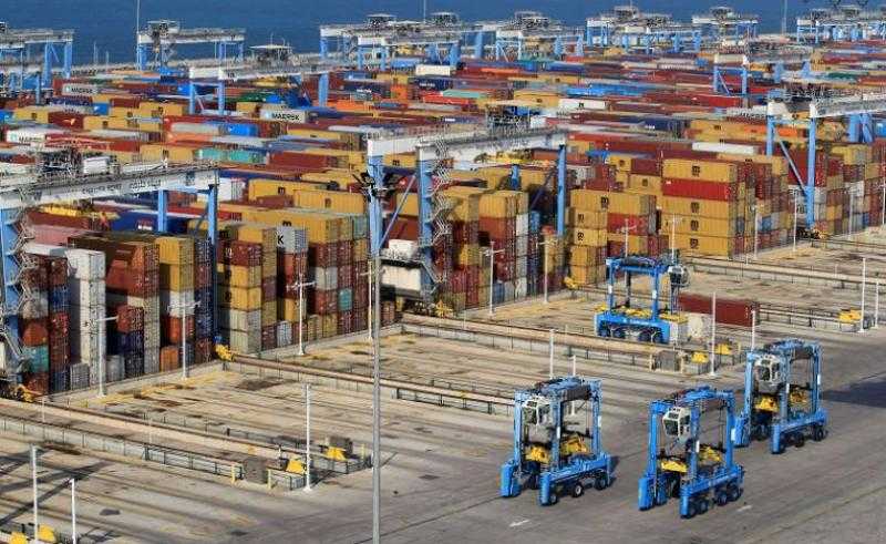 «موانئ أبوظبي» تستقبل أول شحنة دولية في ميناء مغرق