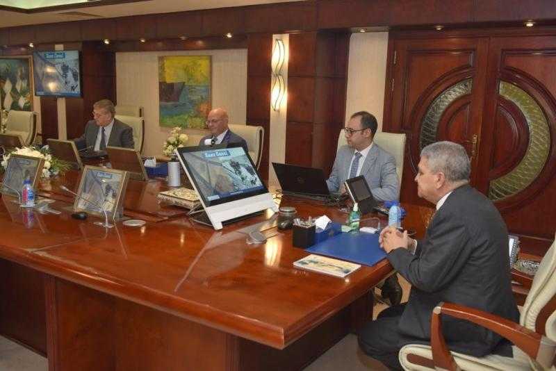 «قناة السويس» تبحث سبل التعاون مع رئيس مجلس بورصة البلطيق للشحن