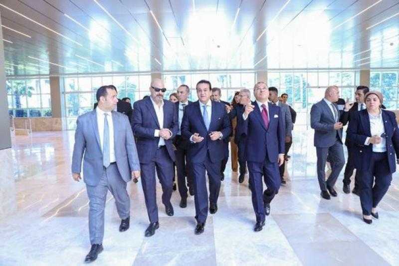 وزير الصحة يبحث مع مؤسس مستشفيات سان دوناتو الإيطالية التعاون في زيادة عدد الأسرة بالمنشآت الطبية
