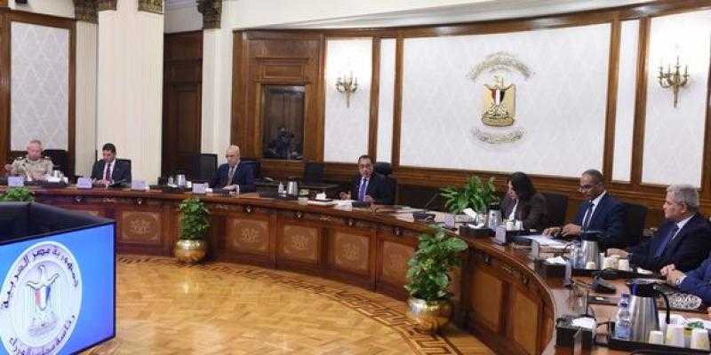 رئيس الوزراء يبحث سبل توطين صناعة الطلمبات مع إحدى الشركات