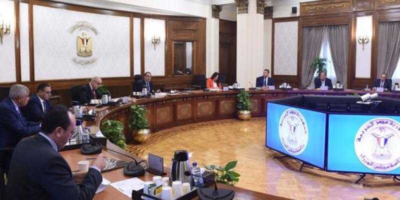 رئيس الوزراء يستعرض سبل دفع صناعة التطوير العقاري