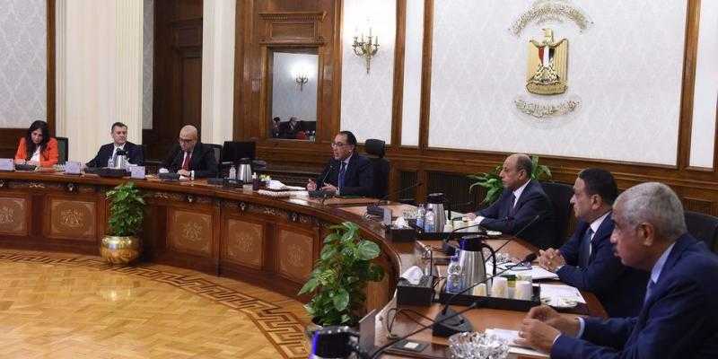 رئيس الوزراء يستعرض مقترحات تطوير صناعة السياحة