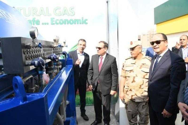 وزير البترول يعطى شارة البدء للخدمة  الرقمية «DCS» لعملاء الغاز المنزلي - صور