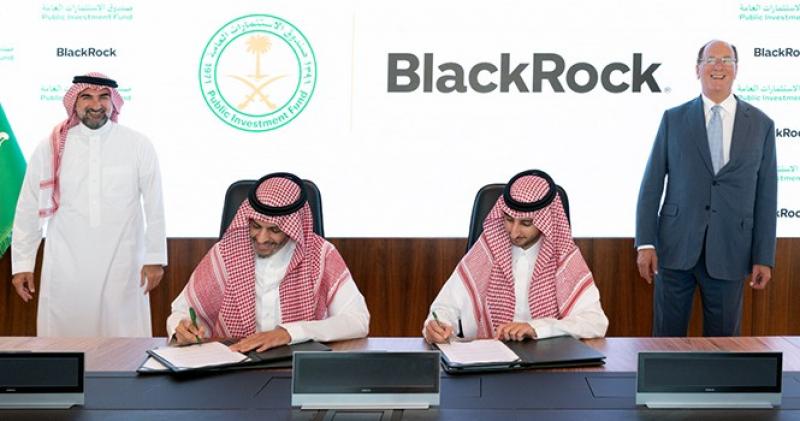 صندوق الاستثمارات العامة السعودي يوقع مذكرة تفاهم مع «بلاك روك» لتطوير البنية التحتية