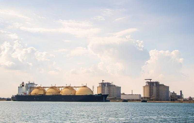 ميناء دمياط يستقبل السفينة «LNG FUKUROKUJU» لتحميل نحو 61 ألف طن غاز مسال