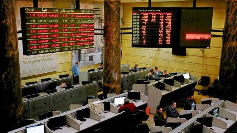 البورصة تواصل خسائرها للجلسة الثالثة.. و«EGX 30» يتراجع 0.7%