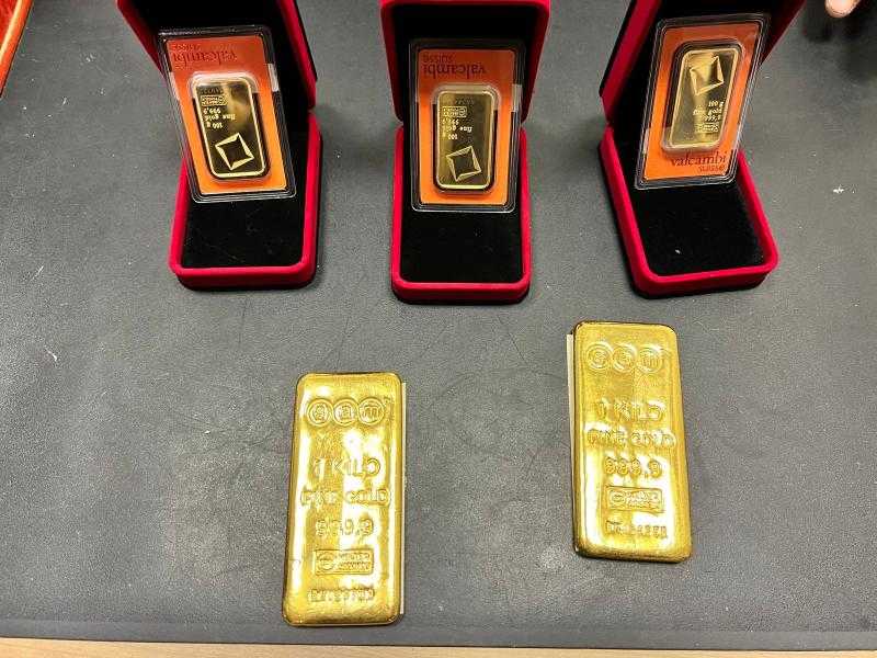إحباط تهريب 5 سبائك ذهبية في مطار القاهرة