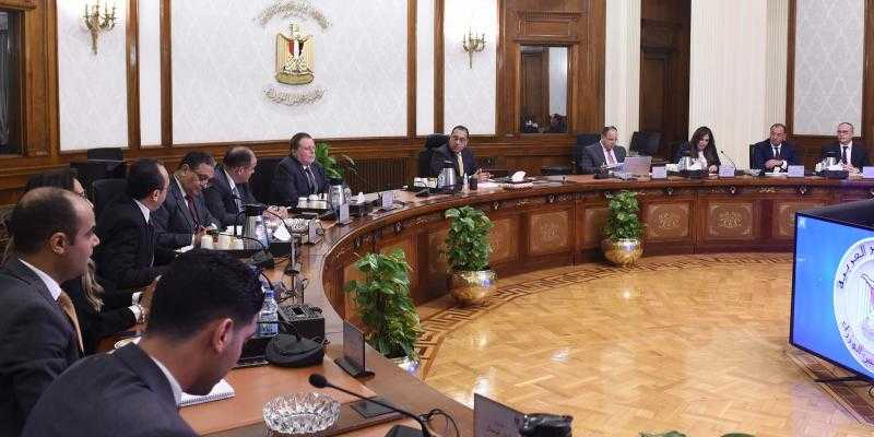 رئيس الوزراء يتابع إجراءات تيسير الإفراج عن السلع والبضائع من الموانئ