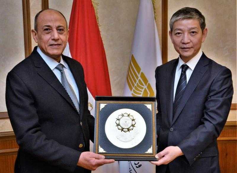 مصر والصين تبحثان التعاون في مجال النقل الجوي