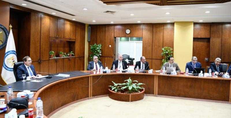 تعليمات عاجلة من وزير البترول بشأن مشروعات التكرير والبتروكيماويات الجديدة