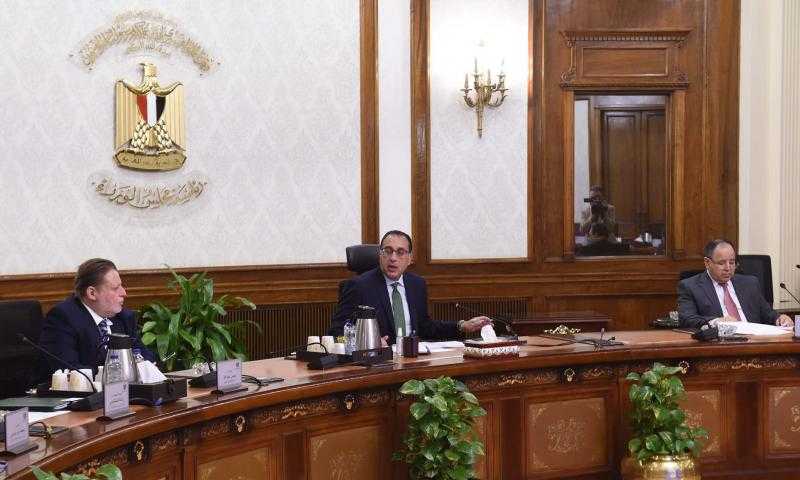 رئيس الوزراء يتابع إجراءات تيسير الإفراج عن البضائع من المواني