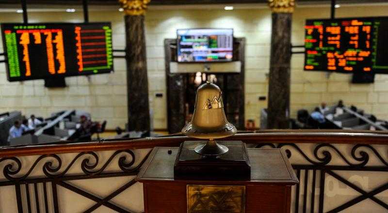 «البورصة» تواصل النزيف.. وانخفاض شبه جماعي للمؤشرات بجلسة منتصف اليوم