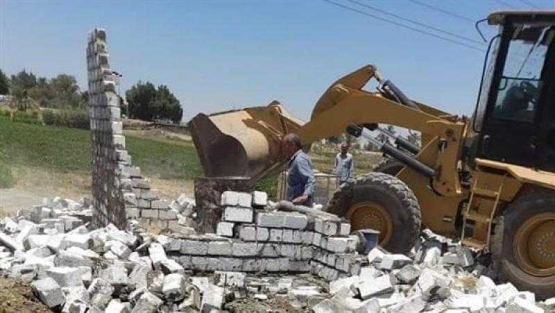 إزالة حالة تعدٍ على أرض زراعية وبناء مخالف بالإسكندرية