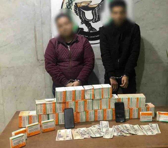 ضبط شخصين لترويجهما أدوية وعقاقير مخدرة عبر ”فيسبوك”