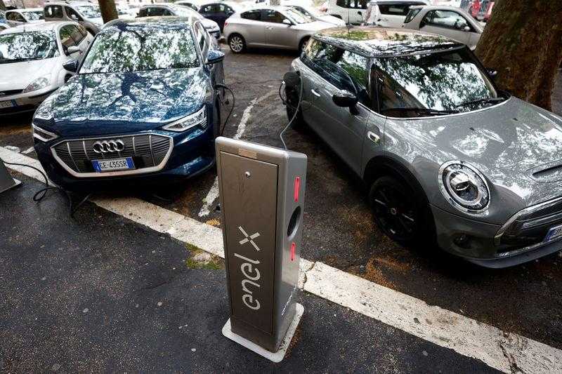إيطاليا تعارض أوروبا بشأن حظر سيارات البنزين والديزل