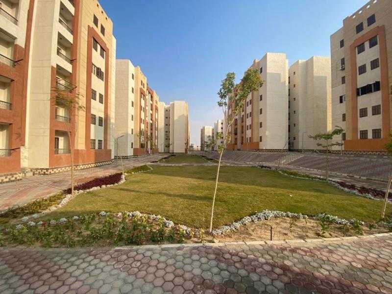«الإسكان» تتابع الموقف التنفيذي للمشروعات السكنية والطرق بالعبور الجديدة