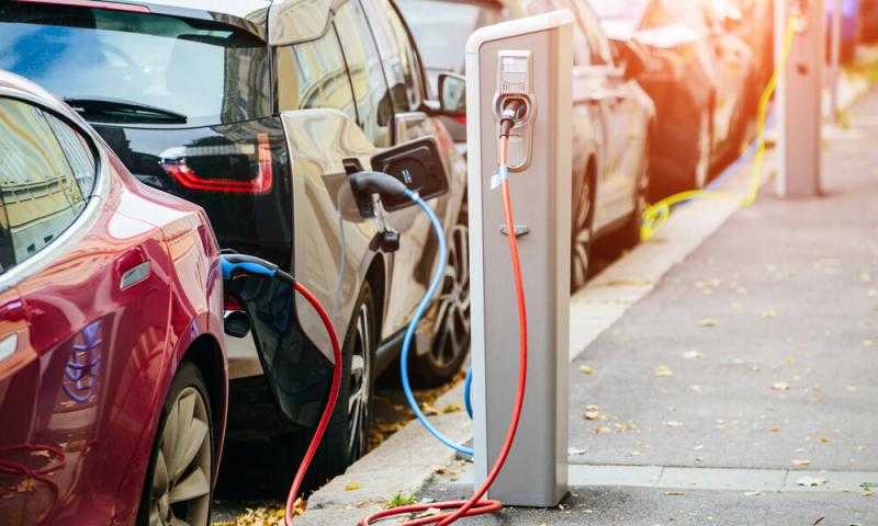 مرسيدس وفولكسفاغن تحثان ألمانيا على زيادة محطات شحن السيارات الكهربائية