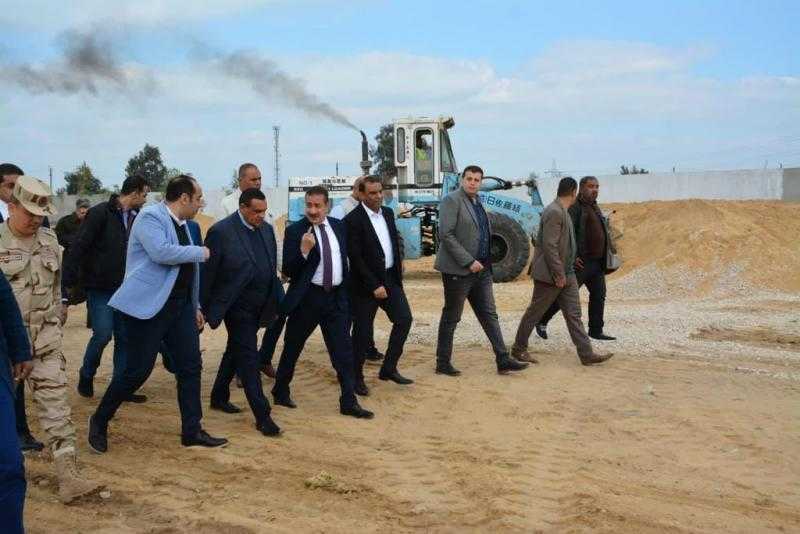 وزير التنمية المحلية يتفقد الأعمال الإنشائية بمصنع تدوير القمامة بقويسنا
