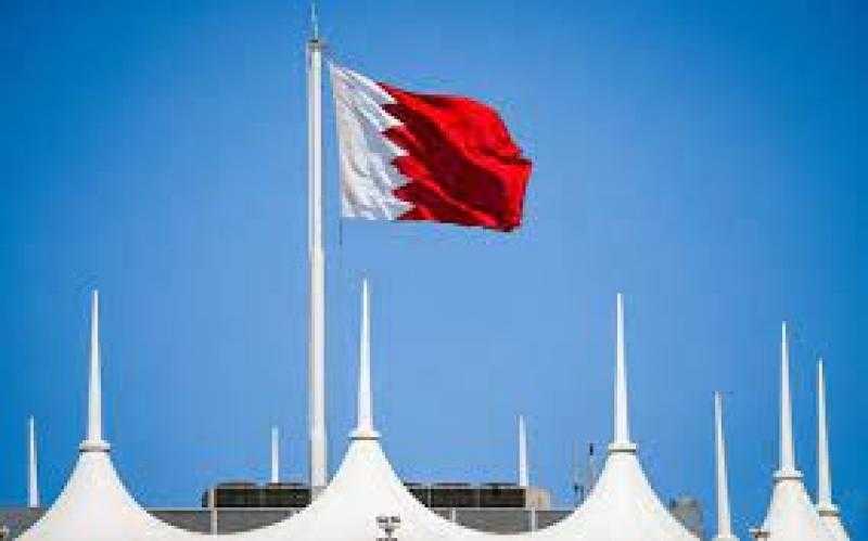 «إس آند بي» تعدل النظرة المستقبلية للبحرين إلى مستقرة