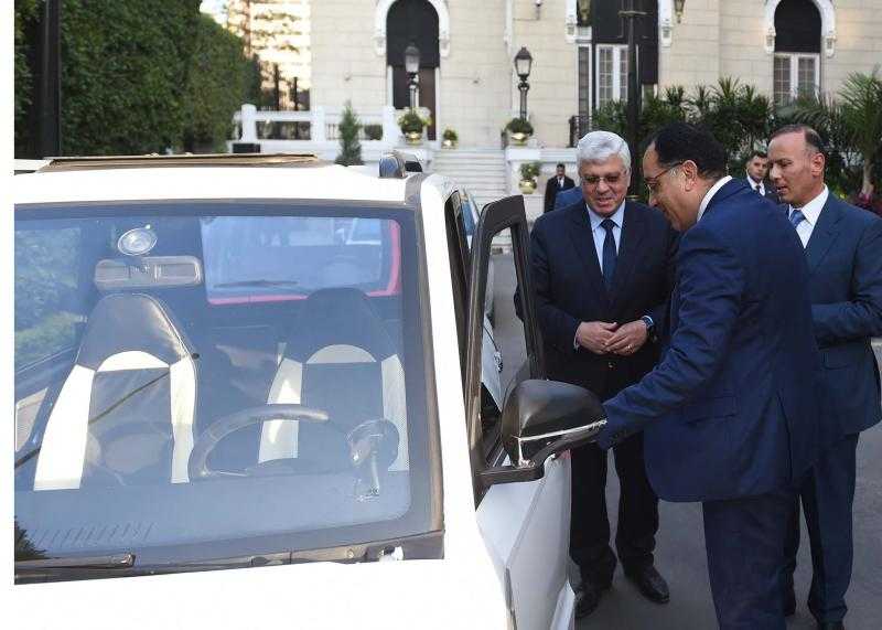 وزير التعليم العالي: مشروع إنتاج سيارة كهربائية مصرية يربط البحث العلمي بالصناعة