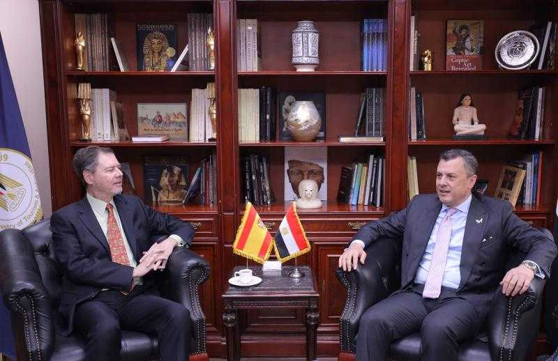 مصر وإسبانيا يبحثان فرص التعاون في الاستثمار السياحي