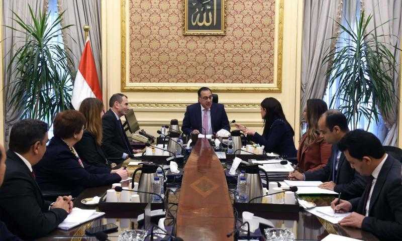 رئيس الوزراء يلتقي وفد البنك الأوروبي لإعادة الإعمار والتنمية