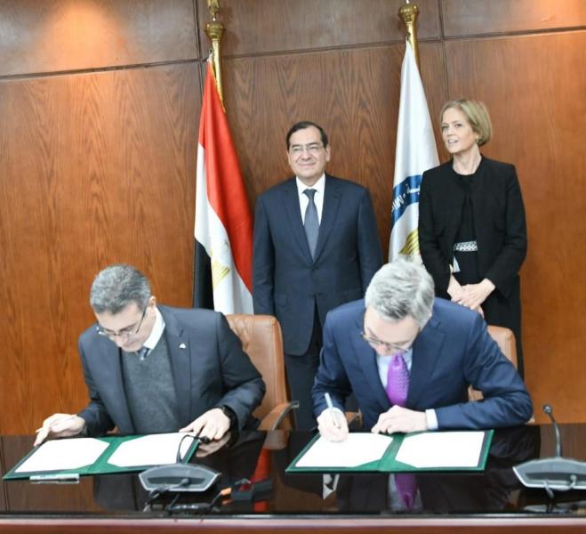«البتروكيماويات» توقع اتفاقية لتنفيذ مشروعات خضراء وإنتاج أمونيا مع شركة نرويجية