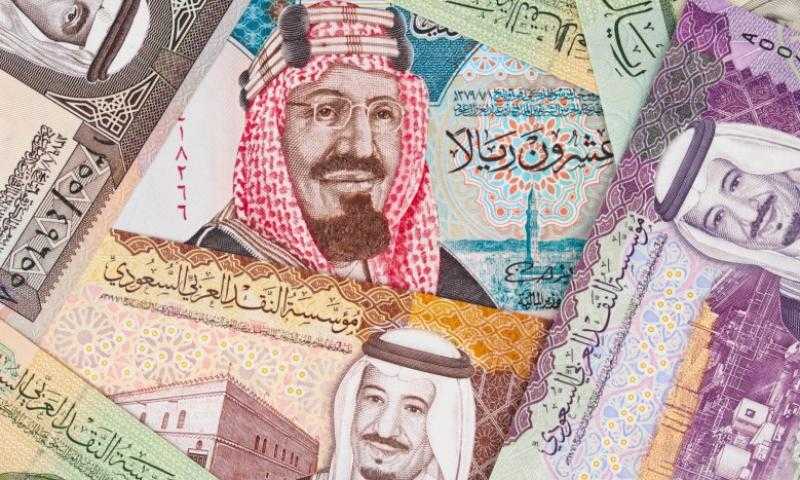 «ارتفاع الريال والدرهم».. أسعار العملات العربية اليوم في البنوك