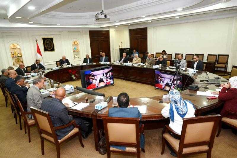 وزيرا الإسكان والتخطيط يناقشان الخطة الاستثمارية للعام المالي الجديد