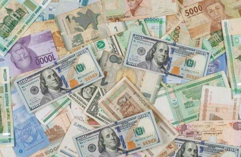 أسعار العملات العربية والأجنبية اليوم بالبنك المركزي.. «الدينار» يلامس الـ 101
