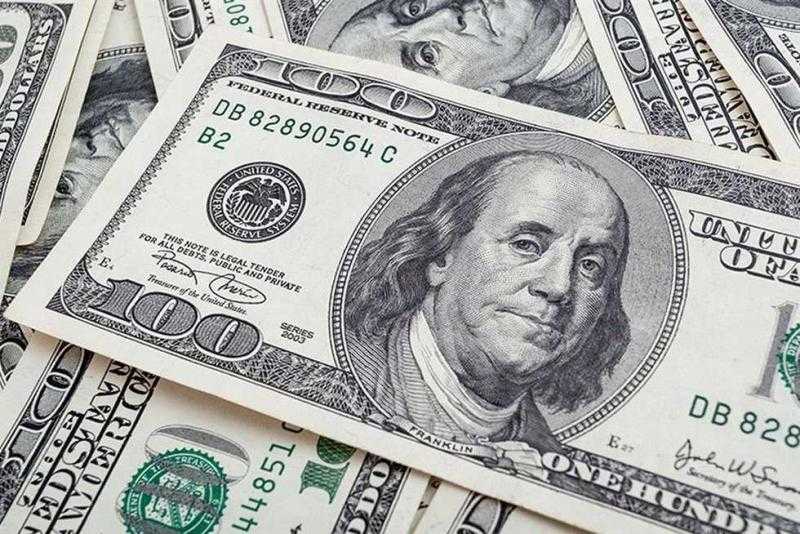 سعر الدولار في مستهل تعاملات البنوك.. الأخضر يواصل الثبات