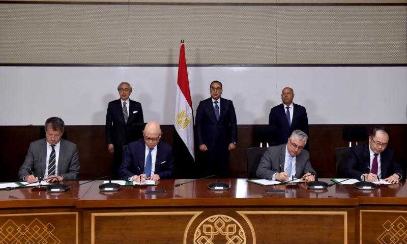 توقيع عقدي إنشاء وإدارة وتشغيل محطتي حاويات بمينائي الدخيلة والسخنة